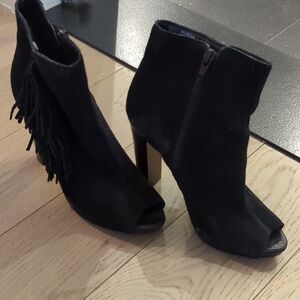 Elegant Black Fringe Peep-Toe Heeled Boots